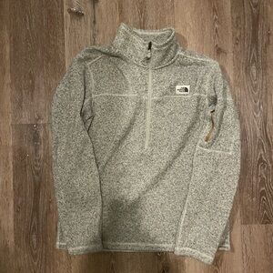 The North Face women quarter zip Sweater in Light Gray
